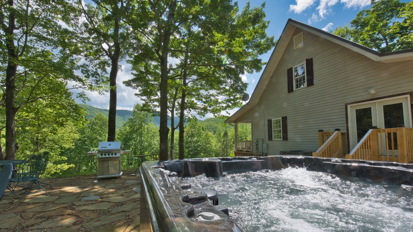 Hawk's Crest Landing I — hot tub with mountain views and BBQ area