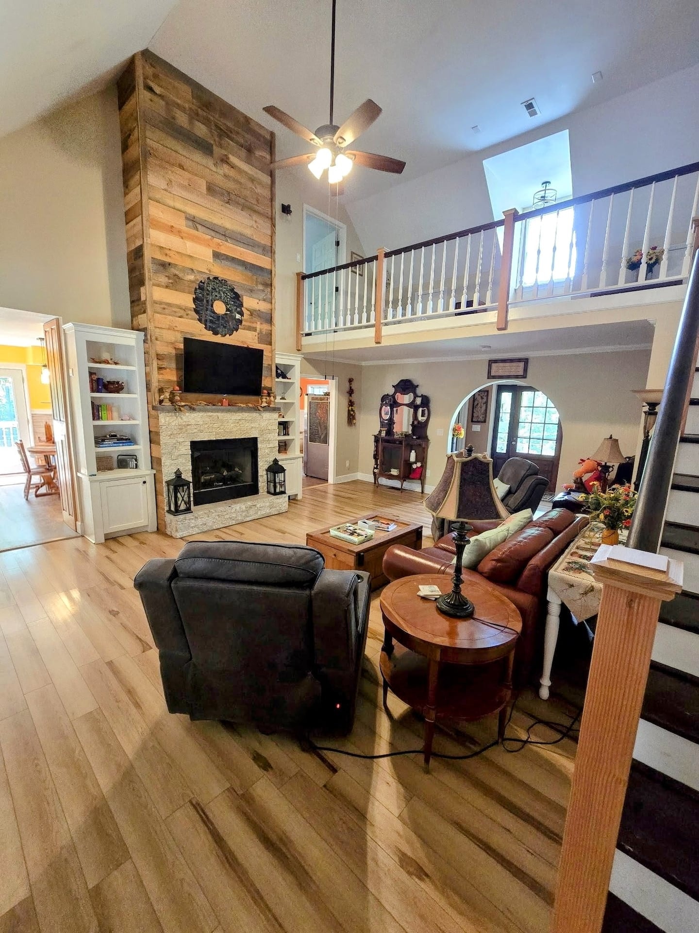 Hawk's Crest Landing I — living room full view with vaulted ceiling and loft