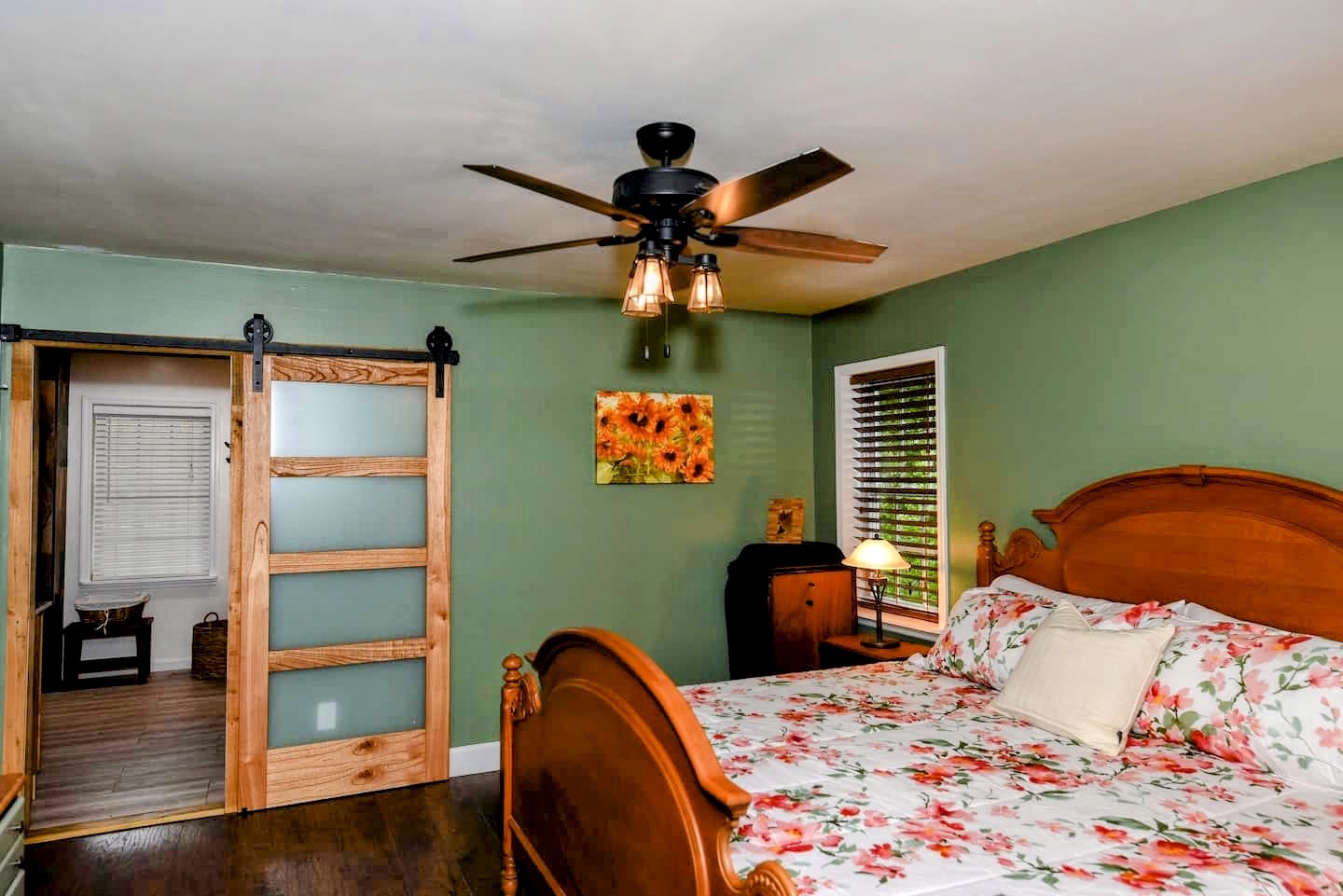 Hawk's Crest Landing I — master bedroom with barn door