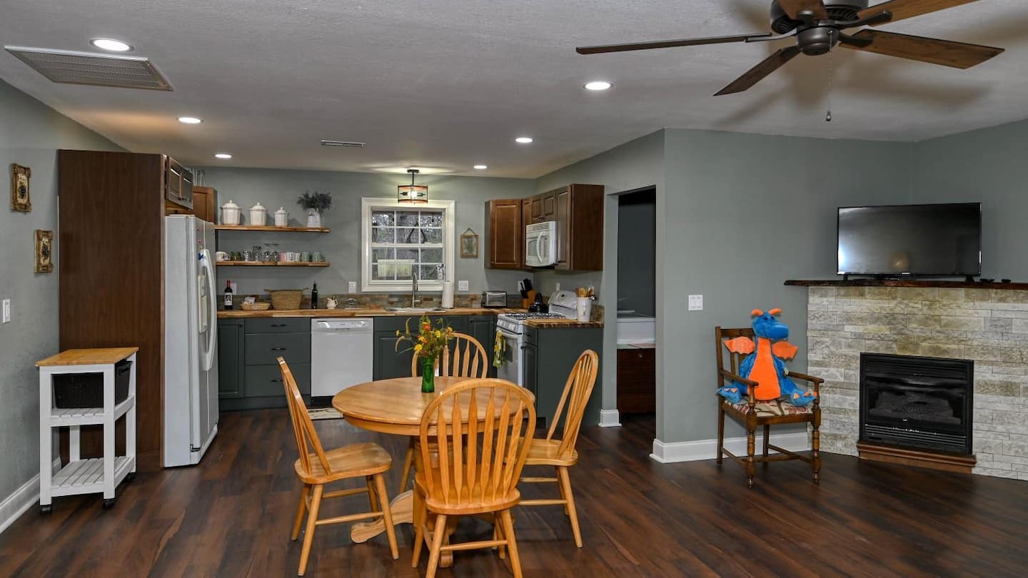 Hawk's Crest Landing II — open plan kitchen, living and dining