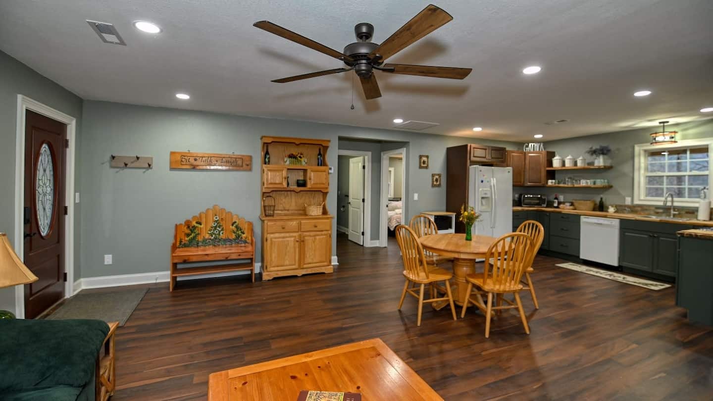 Hawk's Crest Landing II — open plan with dining table